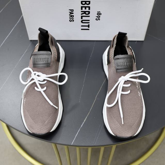 出厂价： 品牌：布鲁提berluti 标准码：38-44 45、46订做 等级：官网同款 材料：原版飞织设计 原版轻便柔软耐磨组合大底 款式类别：男士时尚鞋 尊